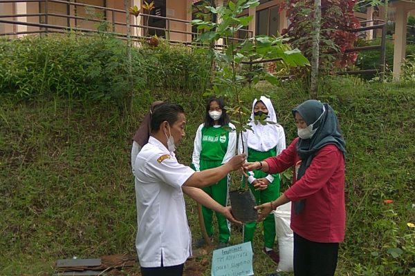 2. Giat Adiwiyata di SMP N 3 Slogohimo