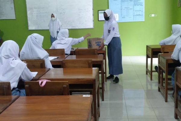Nabela Aulia ketua OSIS SMANSAGO menggalang Dana untuk Semeru
